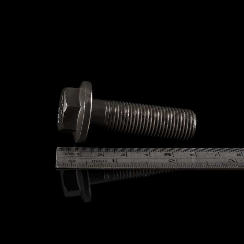 Болт маховика Болт маховика