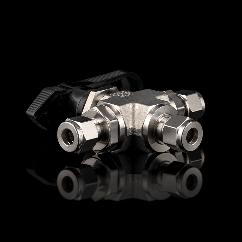 Шаровой кран 102й серии SS316, трехходовой NPT 1/2" внутр. - NPT 1/2" внутр., 414 Бар, VHB3-B3-F-8N Шаровой кран 102й серии SS316, трехходовой NPT 1/2" внутр. - NPT 1/2" внутр., 414 Бар, VHB3-B3-F-8N