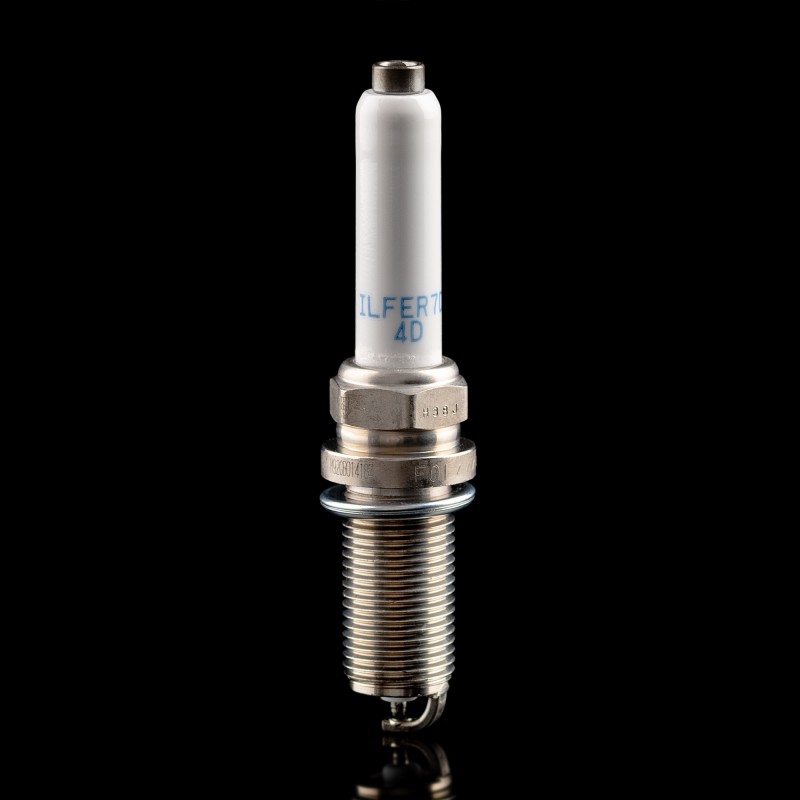 Свеча зажигания ILFER7D 4D  